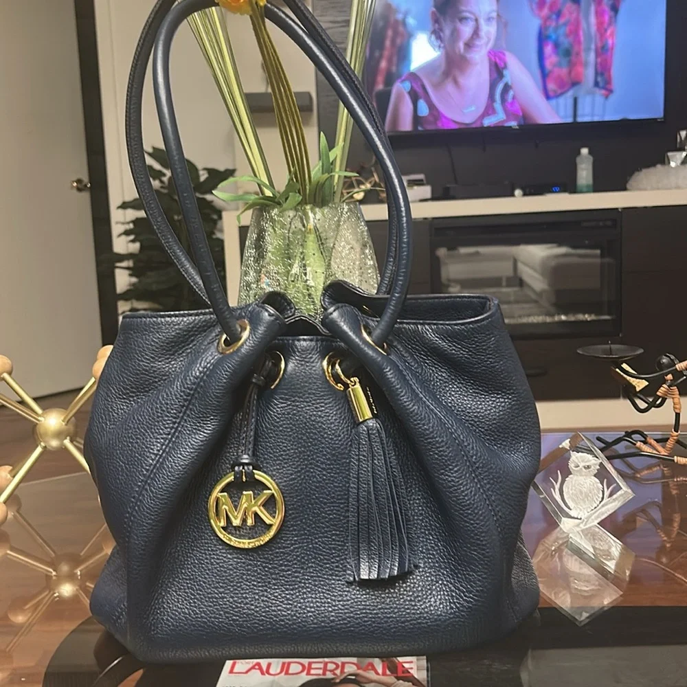 Michael Kors Navy Blue Leather Tote, perfect for the office or play!! - Picture 5 of 15